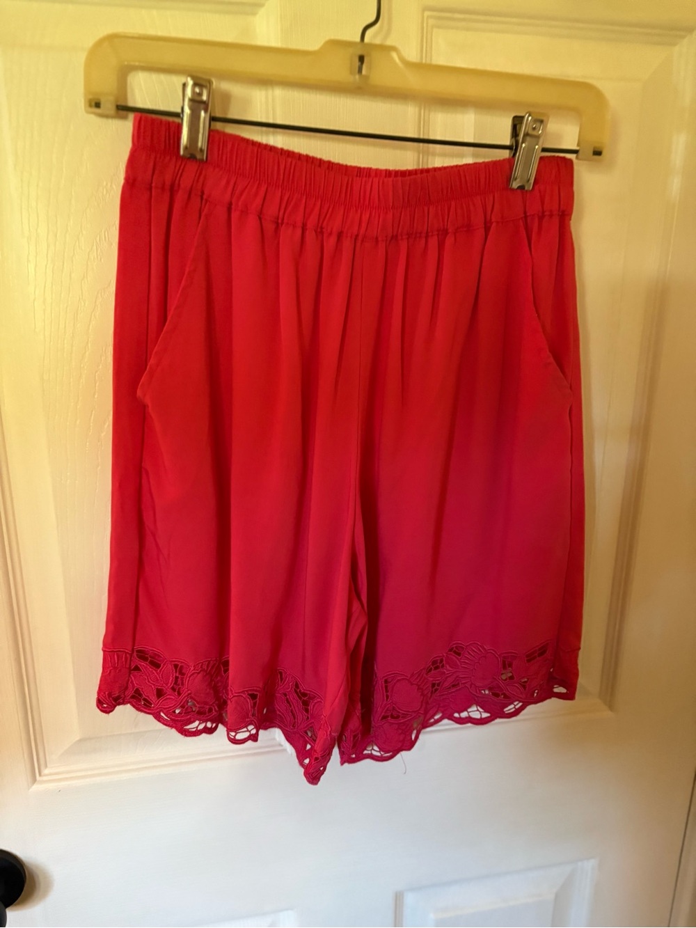 High-Waist Red Scallop Lace Hem Women's Shorts